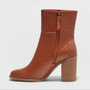 NIB mid shaft heeled booties